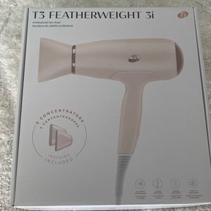 T3 Featherweight 3i hairdryer with attachments!